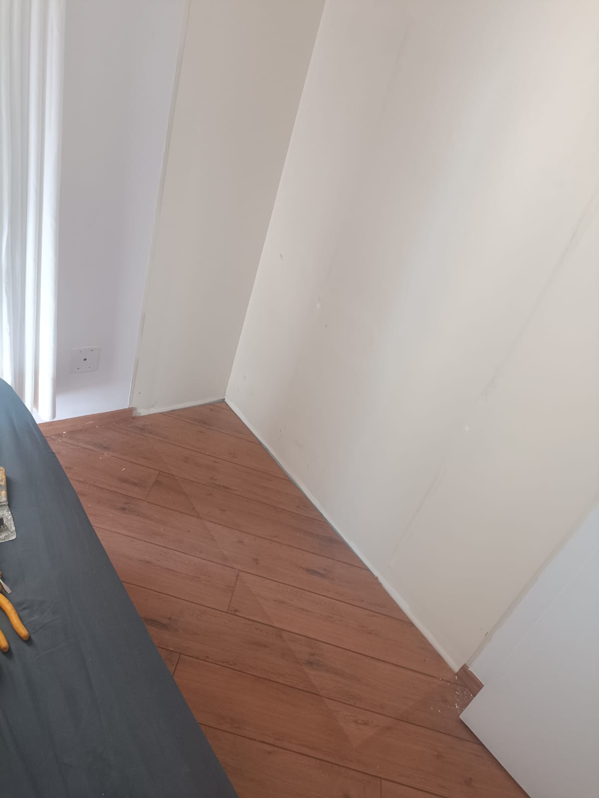 Ambiente residencial antes da instalação de piso vinílico em São Paulo